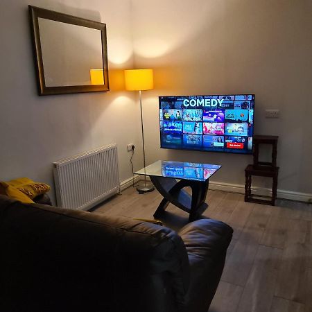 Whole House - 4 Bedrooms - Parking - Sleeps 8 伯明翰 外观 照片