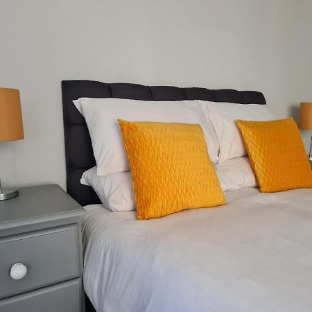 Whole House - 4 Bedrooms - Parking - Sleeps 8 伯明翰 外观 照片