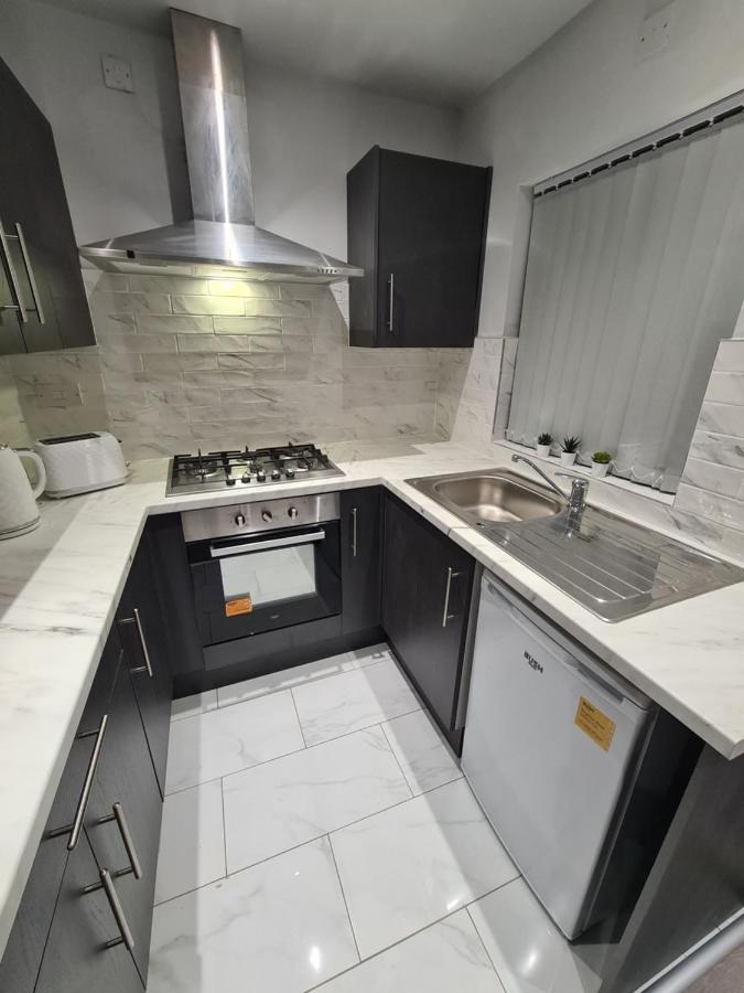 Whole House - 4 Bedrooms - Parking - Sleeps 8 伯明翰 外观 照片