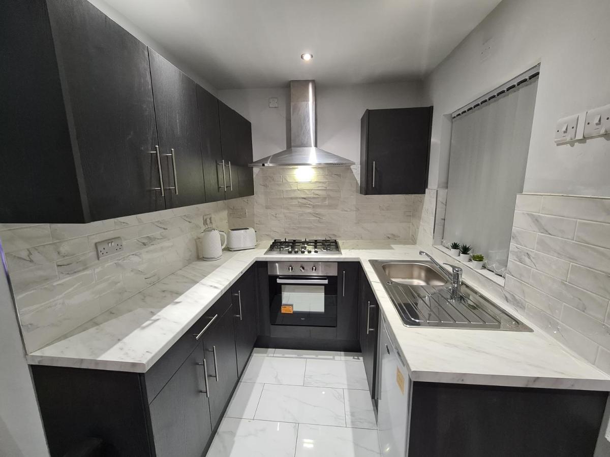 Whole House - 4 Bedrooms - Parking - Sleeps 8 伯明翰 外观 照片