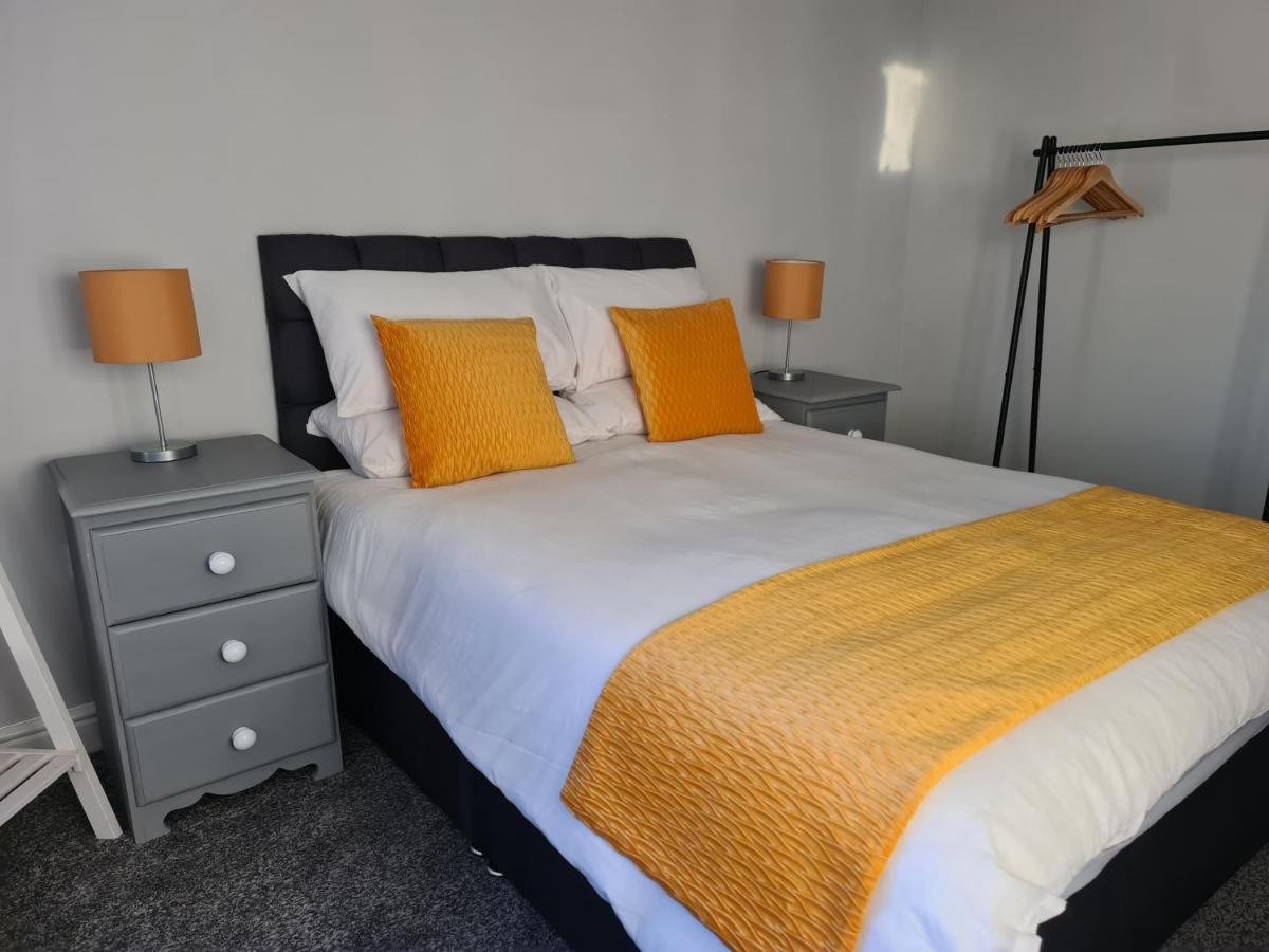 Whole House - 4 Bedrooms - Parking - Sleeps 8 伯明翰 外观 照片