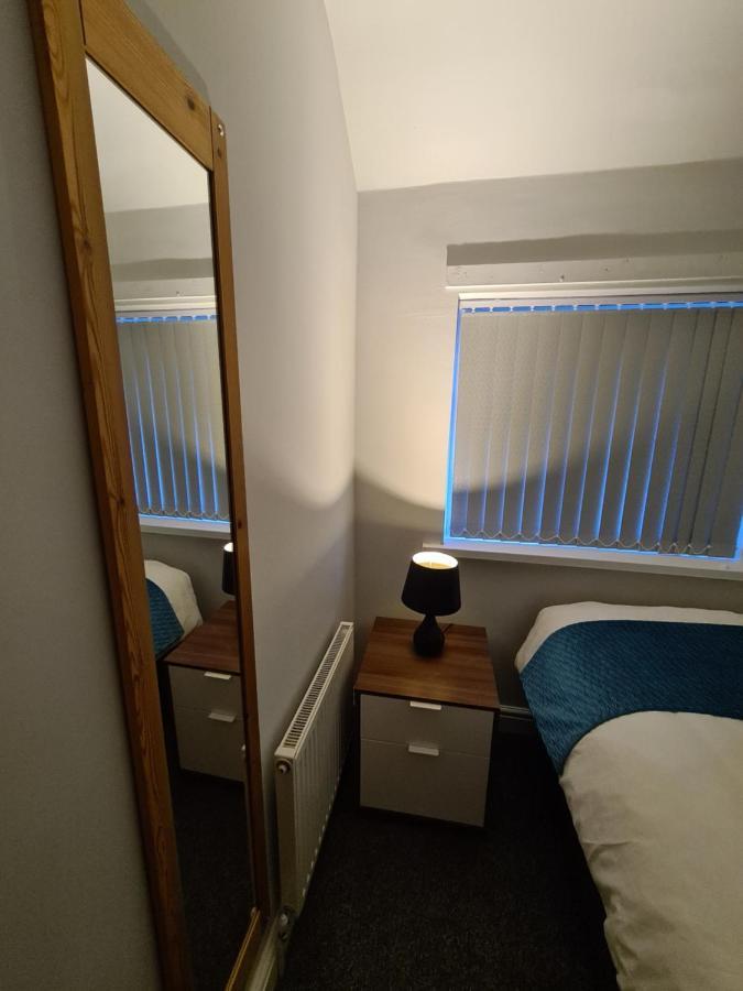 Whole House - 4 Bedrooms - Parking - Sleeps 8 伯明翰 外观 照片