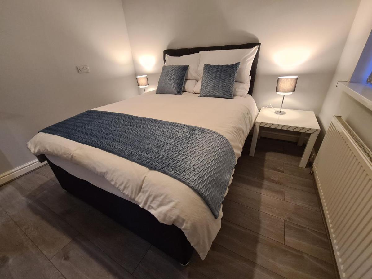 Whole House - 4 Bedrooms - Parking - Sleeps 8 伯明翰 外观 照片
