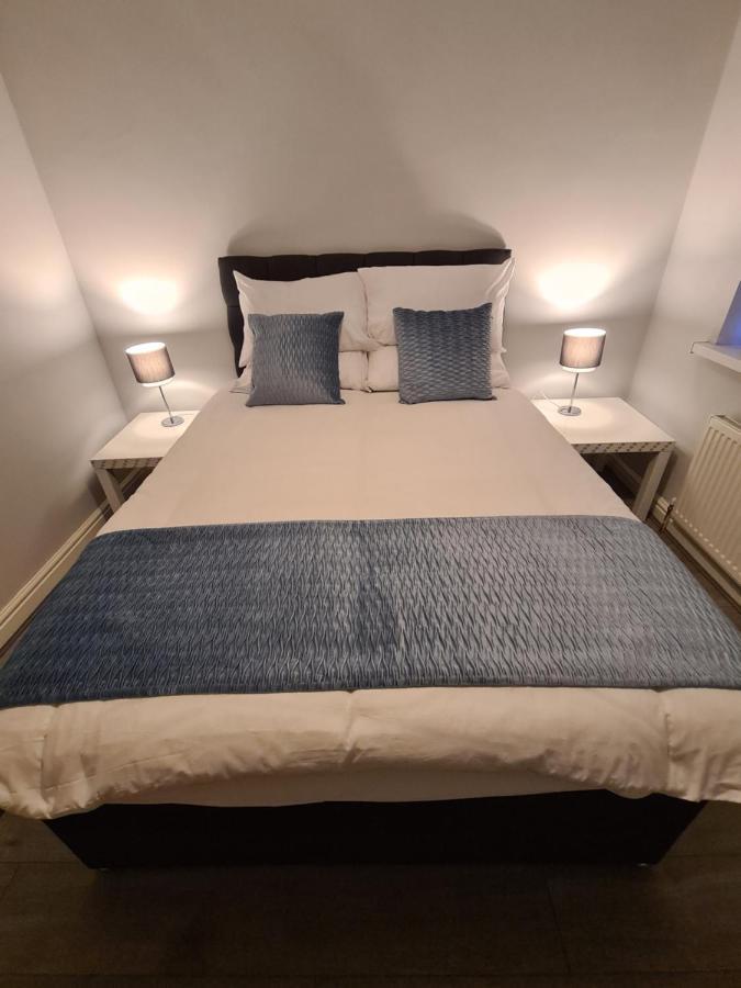 Whole House - 4 Bedrooms - Parking - Sleeps 8 伯明翰 外观 照片