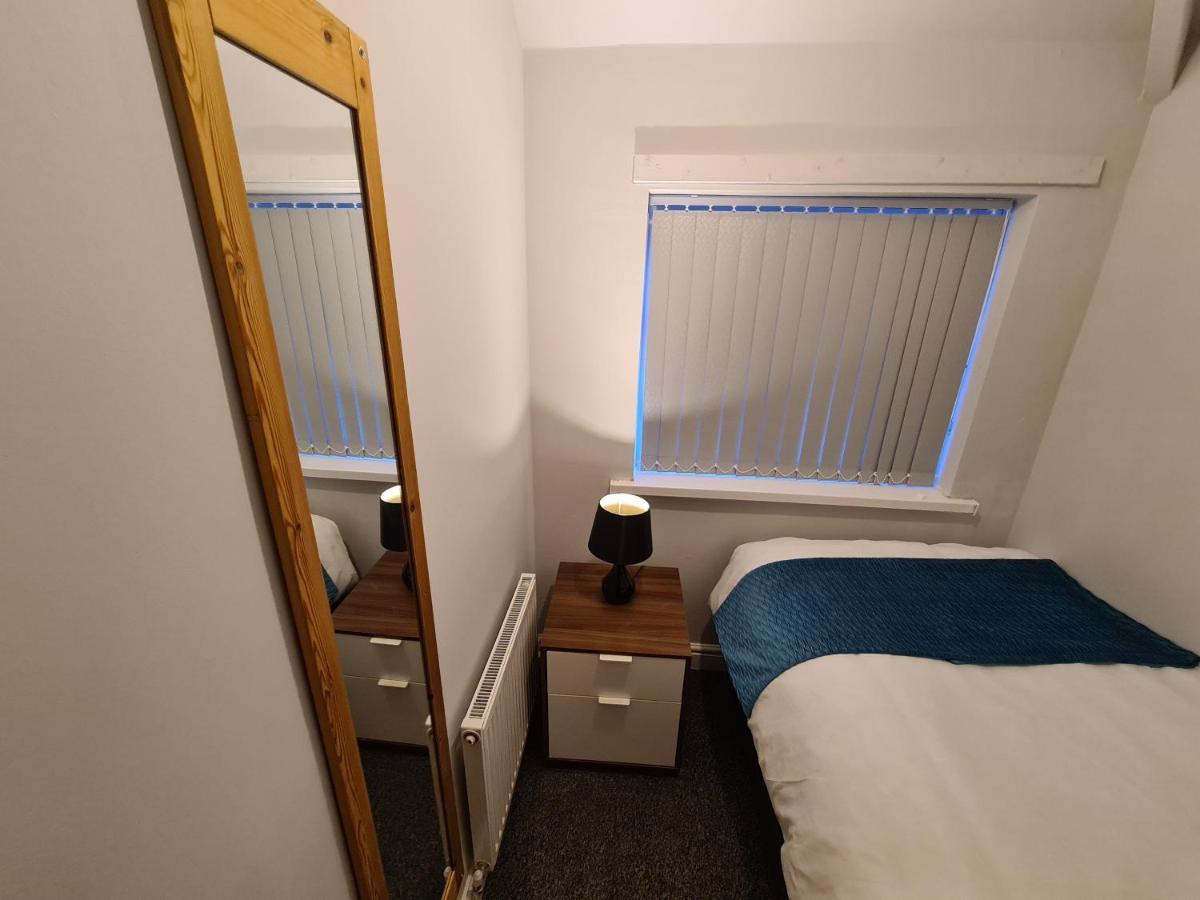 Whole House - 4 Bedrooms - Parking - Sleeps 8 伯明翰 外观 照片