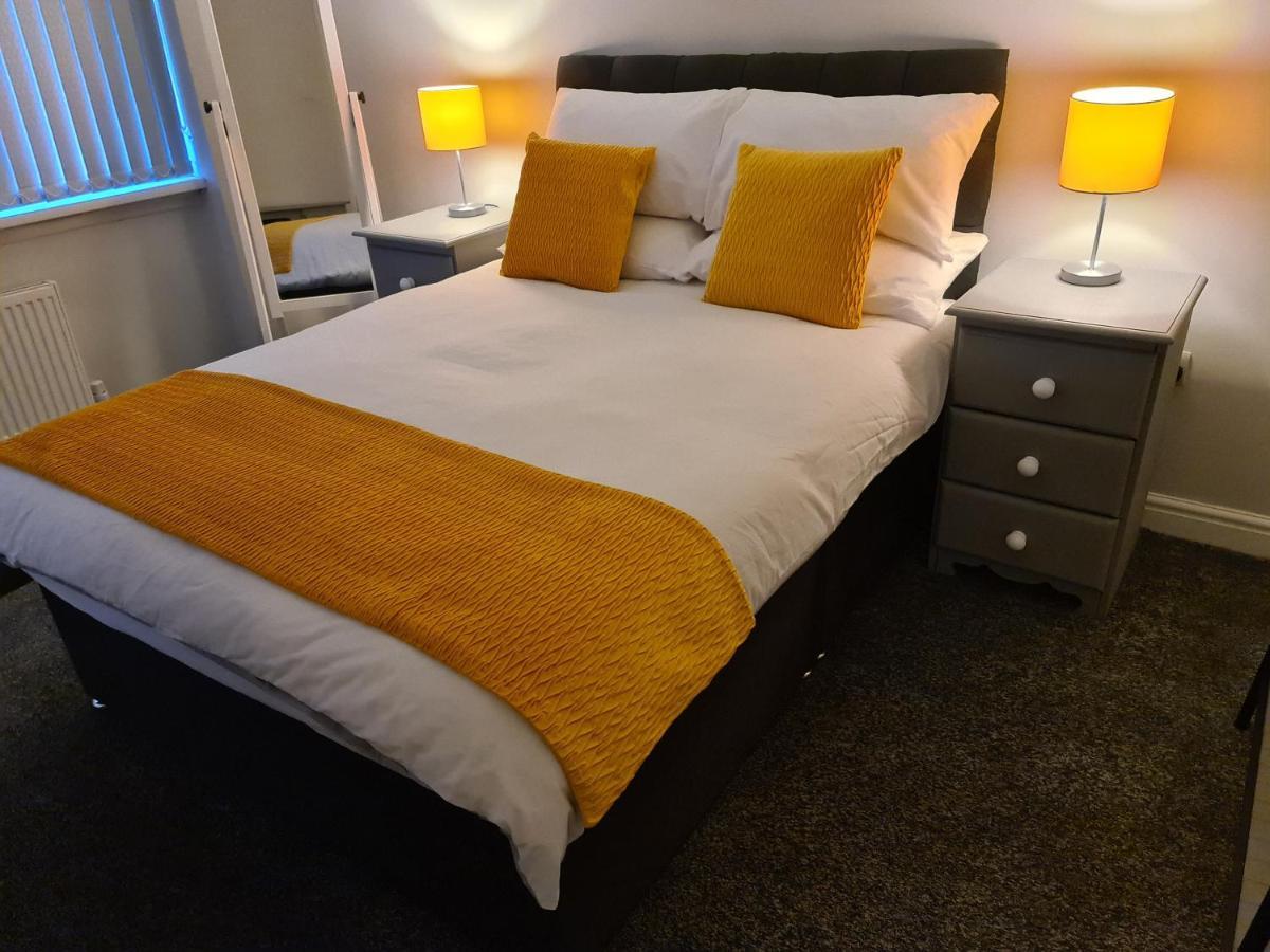 Whole House - 4 Bedrooms - Parking - Sleeps 8 伯明翰 外观 照片