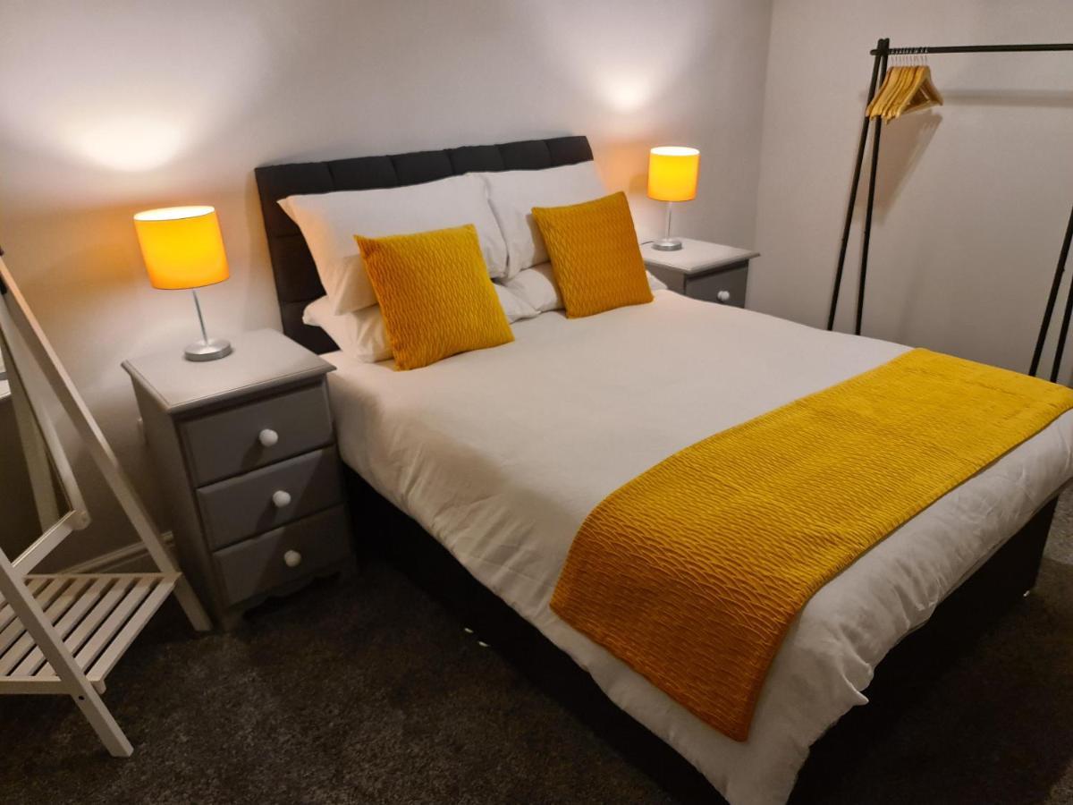 Whole House - 4 Bedrooms - Parking - Sleeps 8 伯明翰 外观 照片