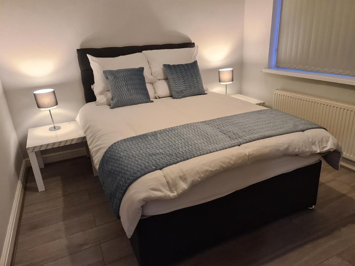 Whole House - 4 Bedrooms - Parking - Sleeps 8 伯明翰 外观 照片