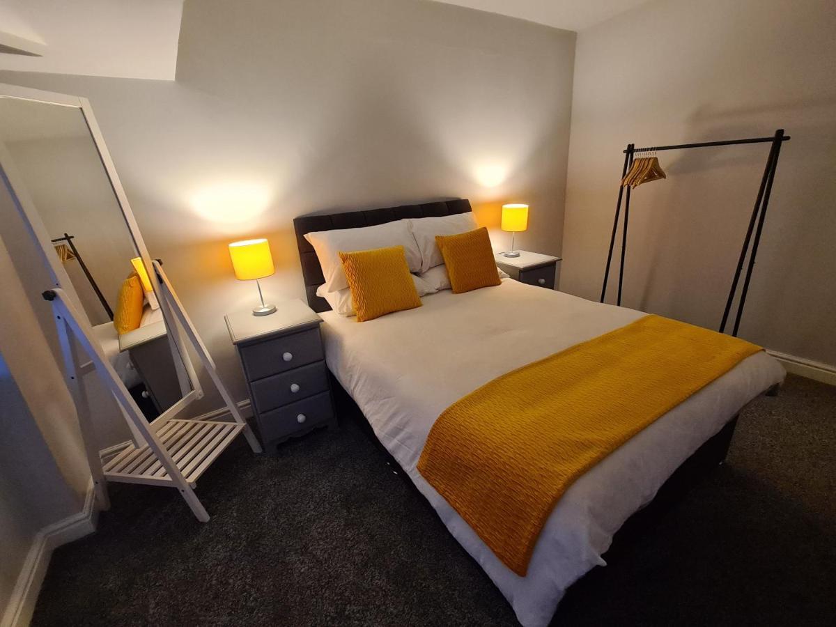 Whole House - 4 Bedrooms - Parking - Sleeps 8 伯明翰 外观 照片