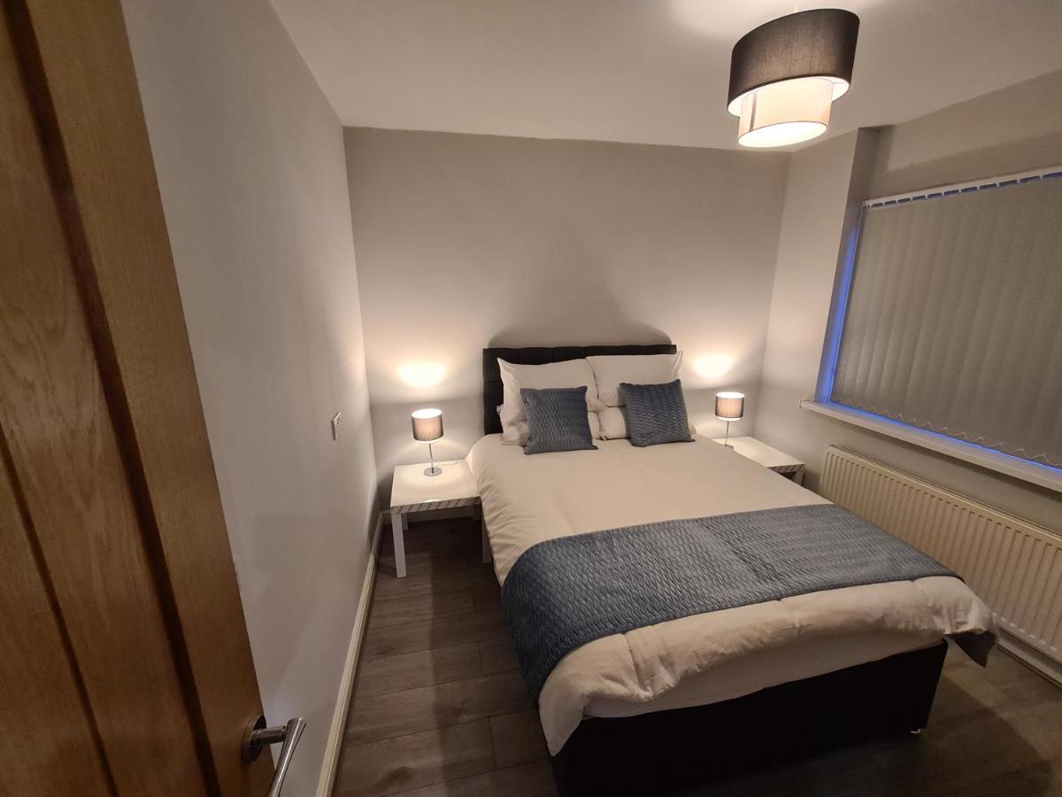 Whole House - 4 Bedrooms - Parking - Sleeps 8 伯明翰 外观 照片