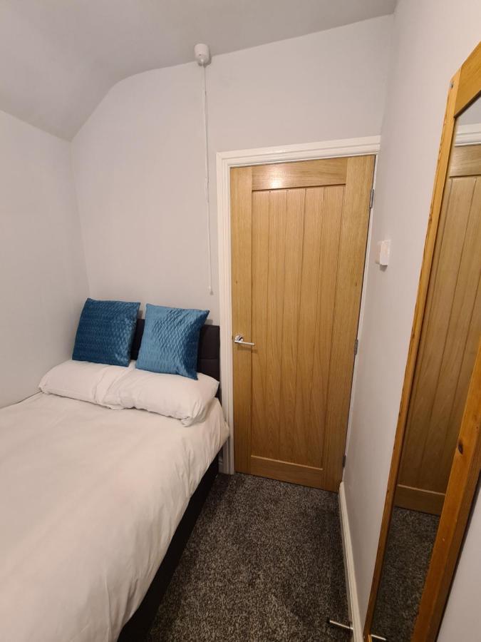 Whole House - 4 Bedrooms - Parking - Sleeps 8 伯明翰 外观 照片
