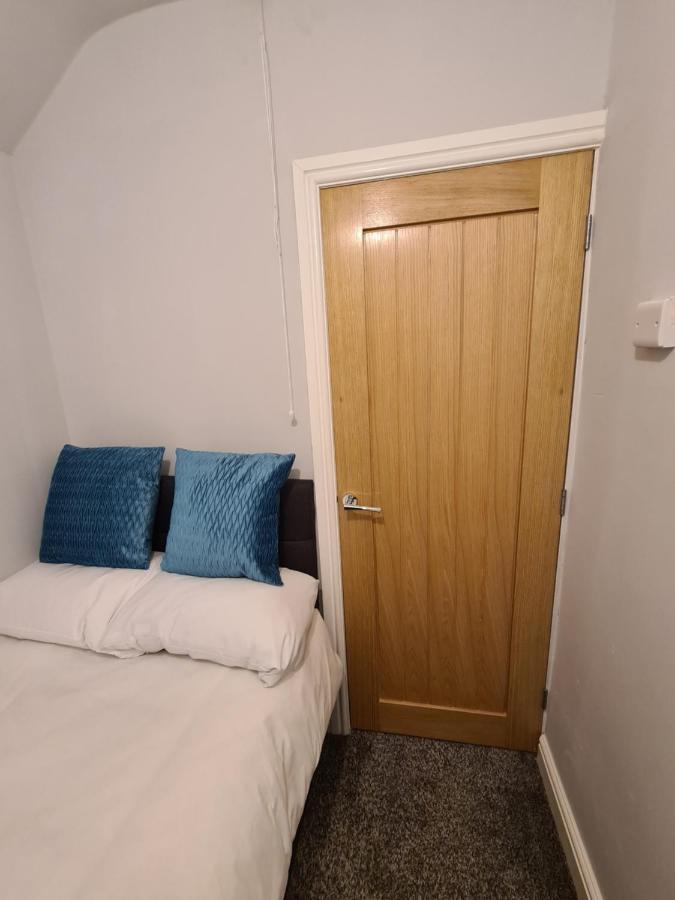 Whole House - 4 Bedrooms - Parking - Sleeps 8 伯明翰 外观 照片