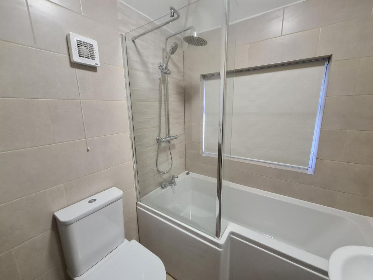 Whole House - 4 Bedrooms - Parking - Sleeps 8 伯明翰 外观 照片