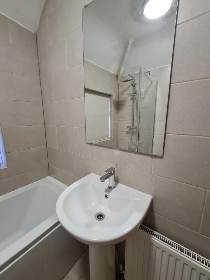 Whole House - 4 Bedrooms - Parking - Sleeps 8 伯明翰 外观 照片