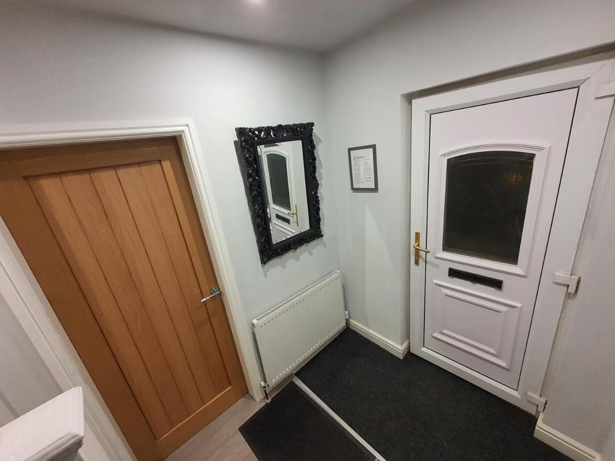 Whole House - 4 Bedrooms - Parking - Sleeps 8 伯明翰 外观 照片